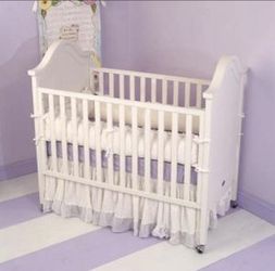 White Bratt Decor Jane Crib