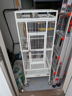Prevue Bird Cage
For Small to Medium Birds