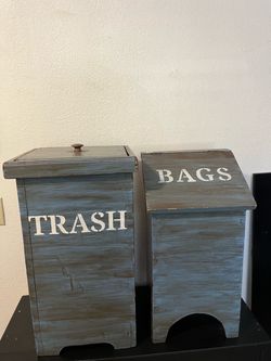 Kitchen garbage and bags set