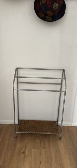 Metal Towel Rack with Wicker Shelf
