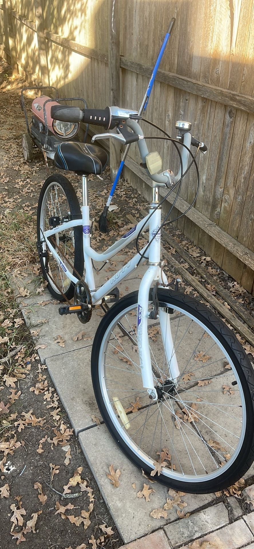 Huffy Calais Bicycle 6 Speed Cruiser