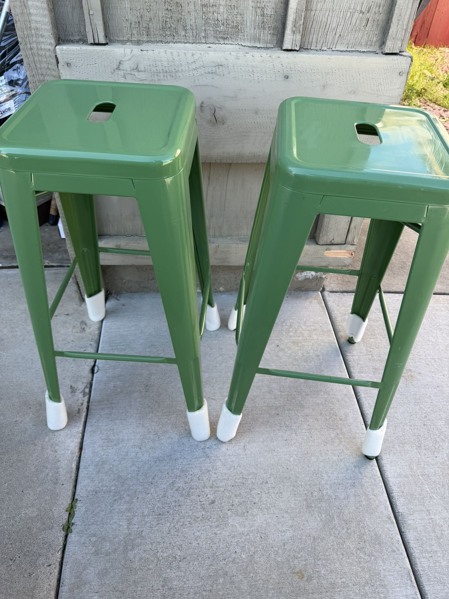 GREEN BACKLESS BISTRO STYLE BAR STOOL