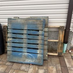 4 Free pallets
