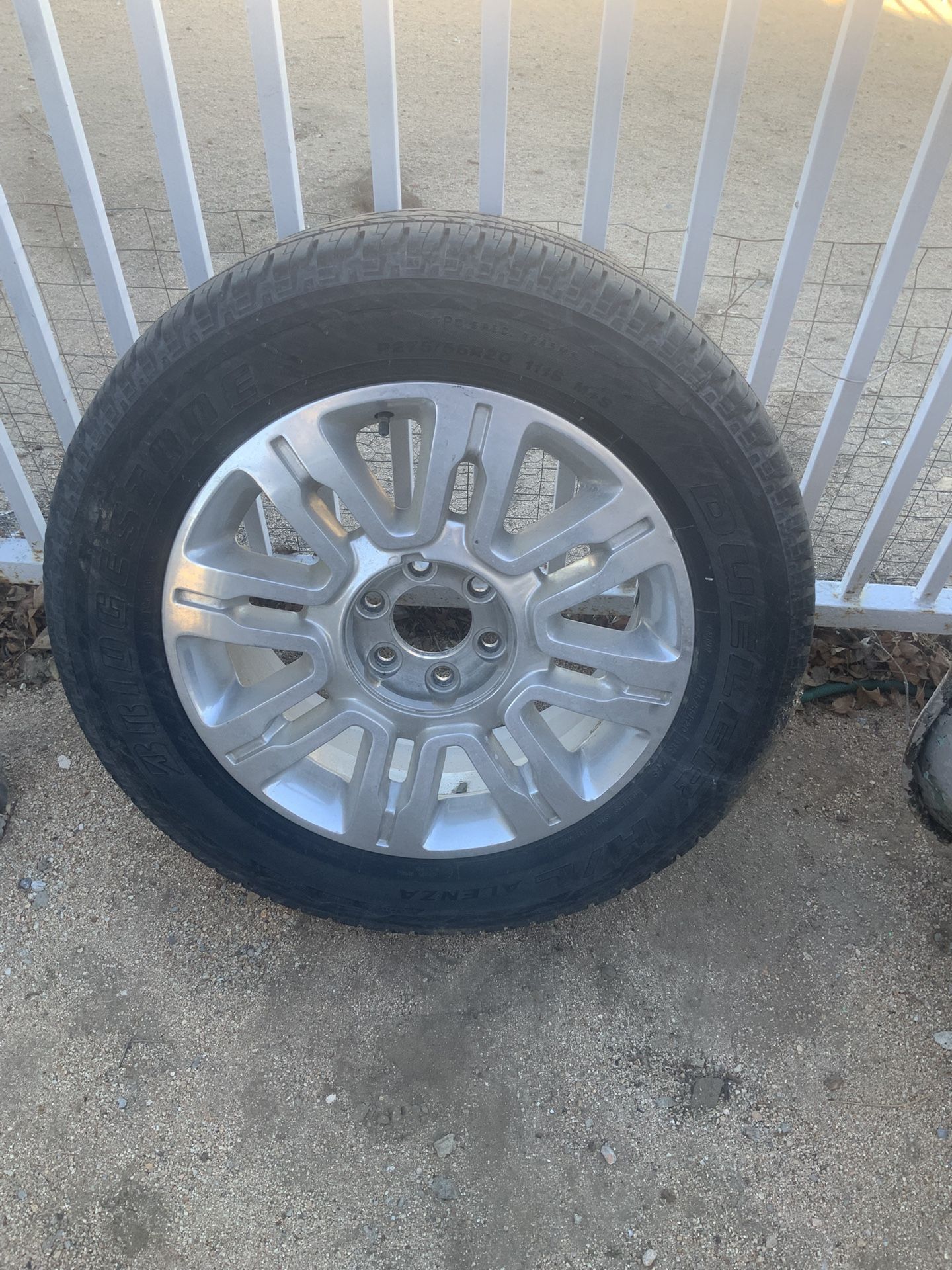 Ford F150 Platinum Wheel And Tire