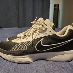 **LIGHTLY USED**NIKE ZOOM GT CUT 2