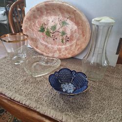 COLLECTIBLE GLASS LOT SET