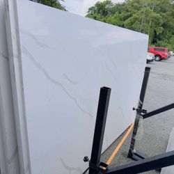 QUARTZ STONE SLABS SUPER JUMBO IN CALACATTA GRAY CARRARA MARBLE 📏Each slabs cover  75.7 sq.ft, Thickness 3 cm 🔥Price $999 per Slab🔥 