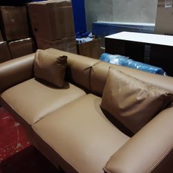 A Rear Find ...NEW  Allermuir Leather Sofa. PERFECT CONDITION 