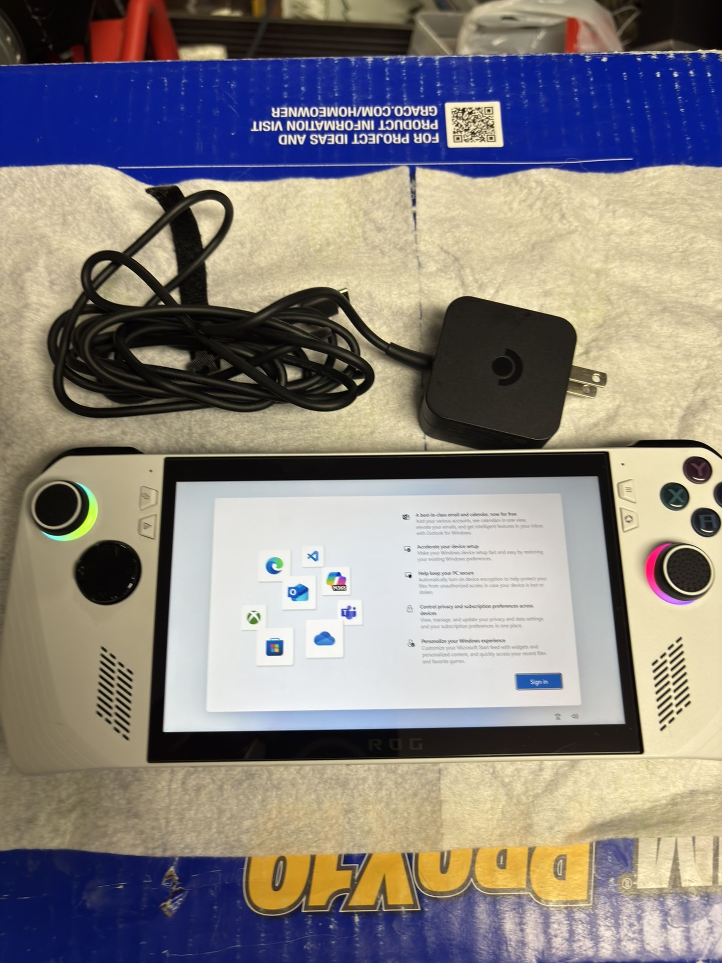 Used ASUS ROG Ally 7" 120Hz FHD 1080p Gaming Handheld - AMD Ryzen Z1 Extreme Processor - 512GB - Windows 