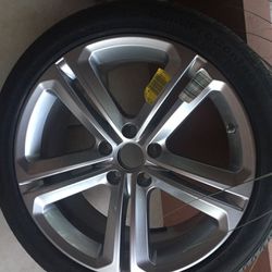 VW Yetta 2015/18 wheel & Tire great condition never on like New. It is ONLY one New wheel with New tire