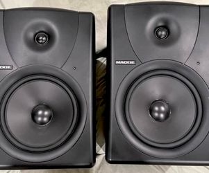 Pair Mackie MR8 Powered  DJ/Studio Monitors Speakers