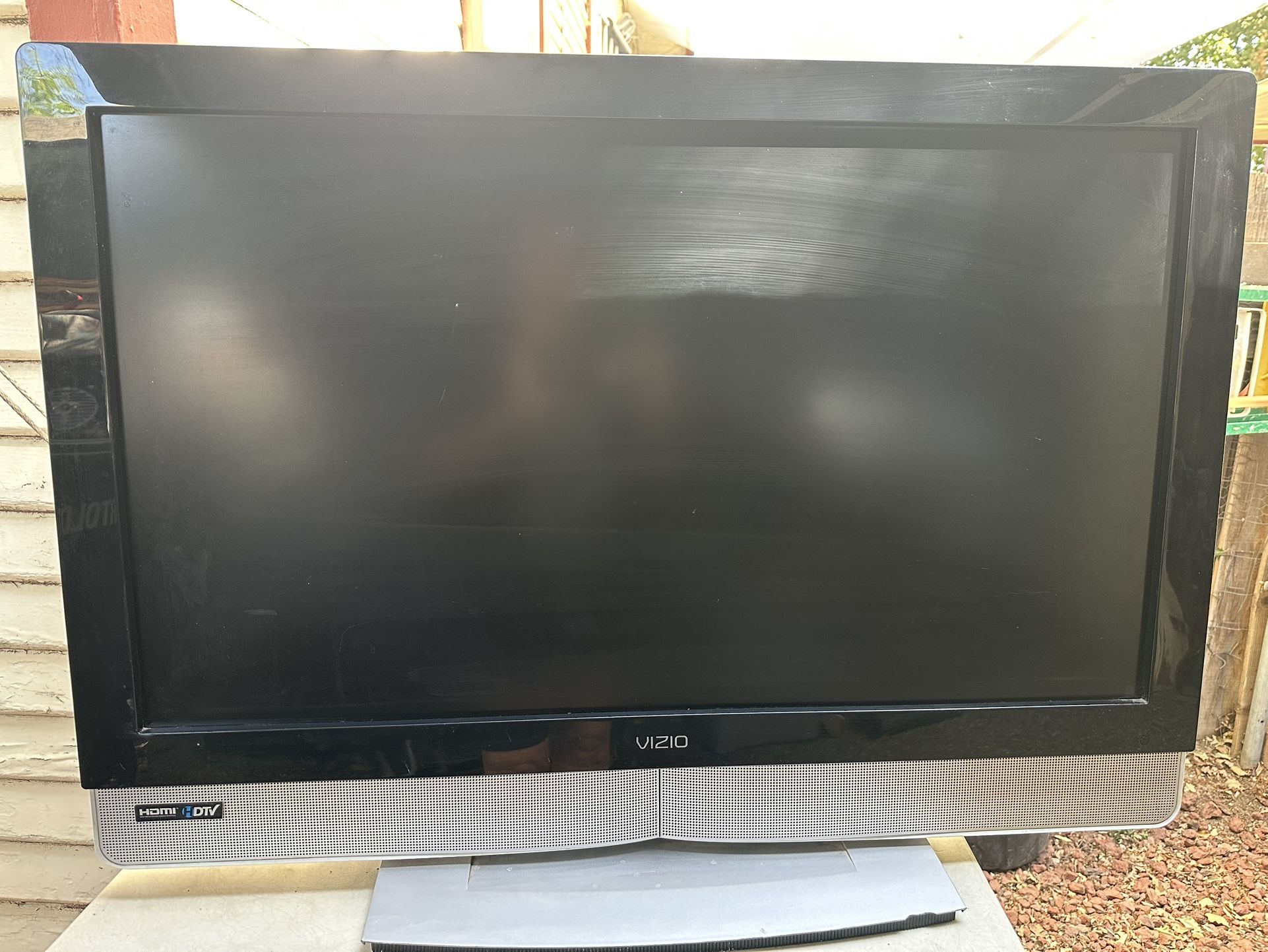 TV 36” Vizio