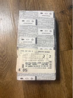 New Nissan Parts - Lower Molding 85070-1KA0A