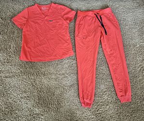 HTF Figs Fiery Coral Scrub Set Medium/MT