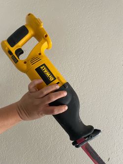 Dewalt electric power tools comes with 7 extra blades for wood and metal