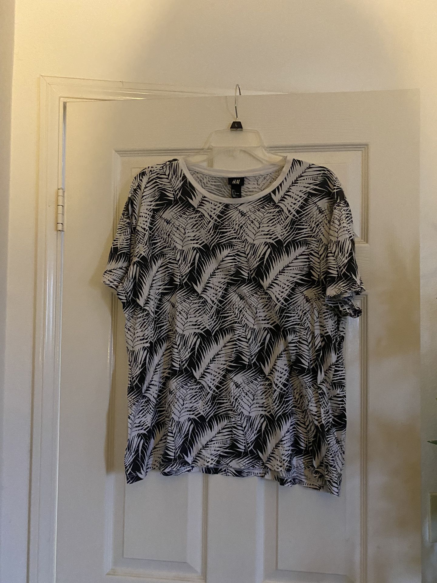 leaf print black and white tee