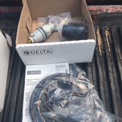 DELTA BRONZE TRIM KIT MODEL ON BOX NEW IN BOX WITH VALVE