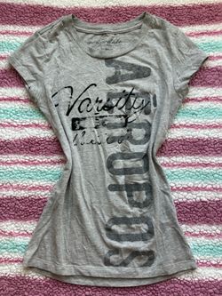 Aeropostale short sleeve t-shirt featuring a large vertical graphic ⋆. 𐙚 ˚