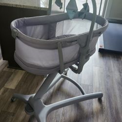 Bassinet + Newborn Lounger – Chicco Baby Hug 5-in-1 – Excellent Condition 