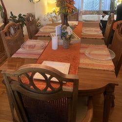 ✨ Elegant Wood Dining Set with Buffet – Good Condition!