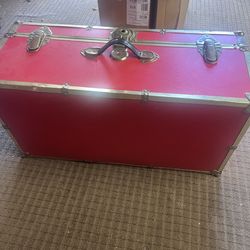 Vintage chest trunk