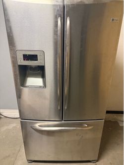 25.8 cu. ft. GE Profile™ French-Door bottom-freezer refrigerator