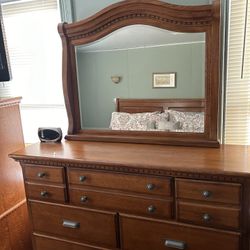 4 Piece Real Wood King Size Bedroom Set