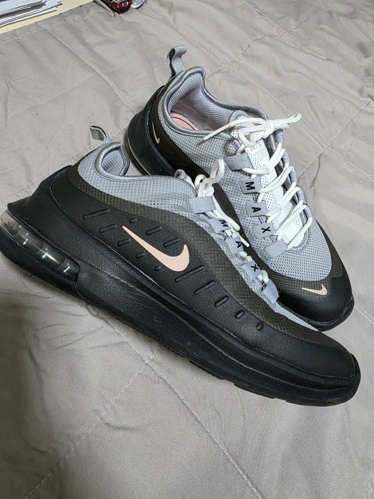 Nike Air Max Axis Shoes