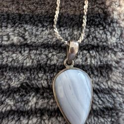 Ladies 20" Silver Chain And Blue Stone Pendant In Siver