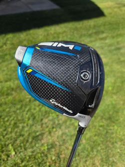 Taylormade SIM 2 9° Driver Golf Club, RH
