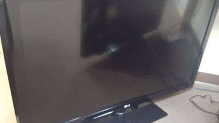 LG 47" LCD TV 1080p With Remote 47LD40