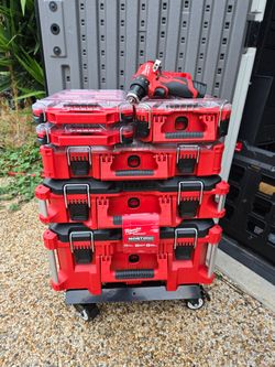 Milwaukee pack out set with drill