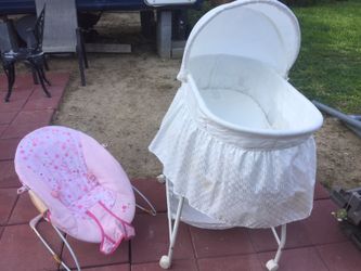 Babys bed and sitter