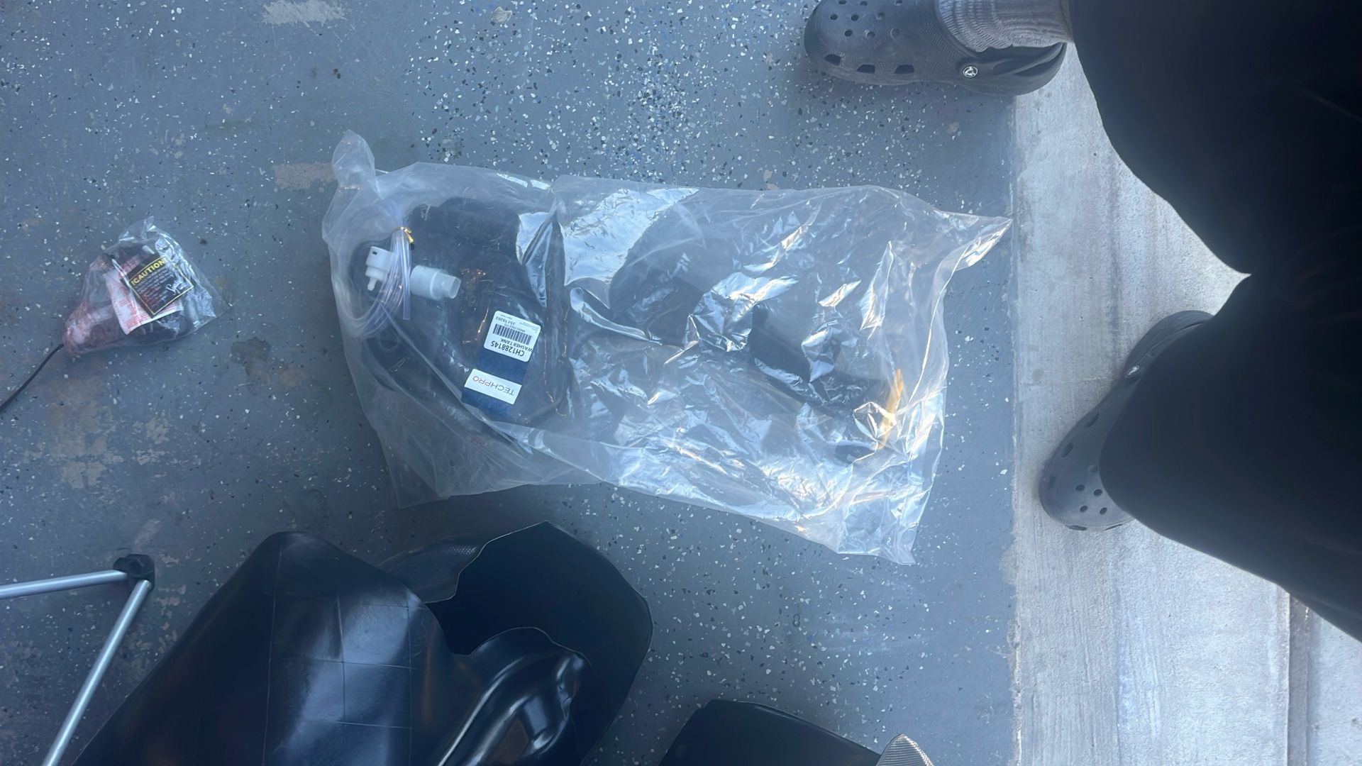 06-10 Jeep Srt8 Front Fender Liners & Washer Tank