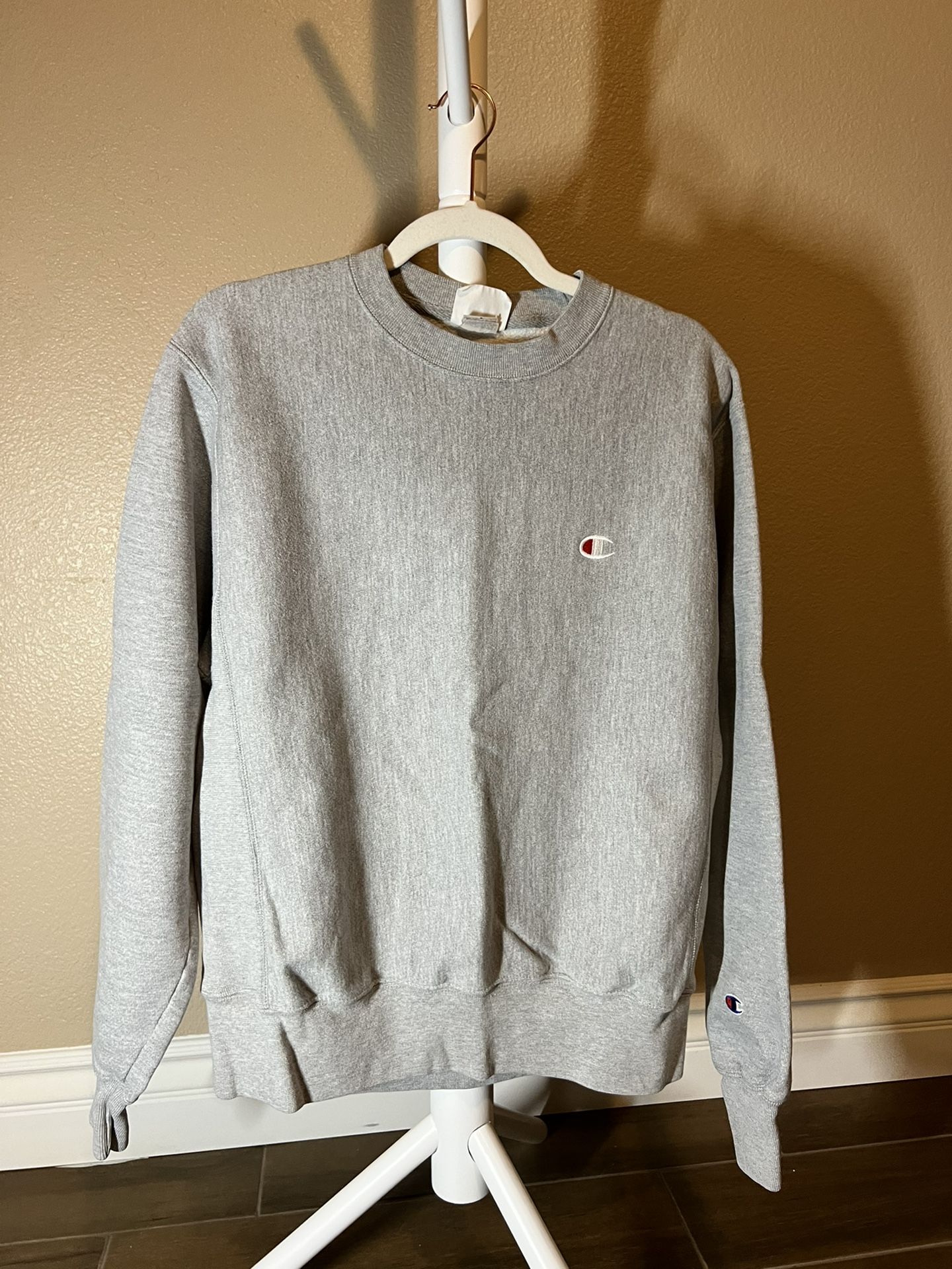 Champion Sweatshirt (size M)