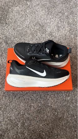 Nike Vomero 18 Running Men Size 8 / Women Size 9.5