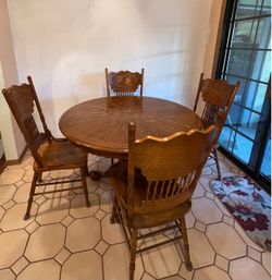 Table with leaf extension