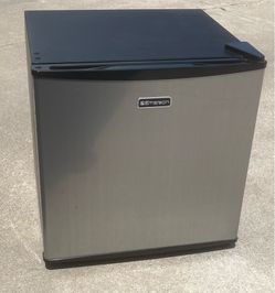 Mini Fridge - Emerson CR180 Compact Mini Fridge / Freezer / 1.6 Cu Ft / Silver