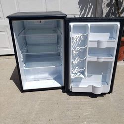 Mini Refrigerator - Works Excellent 