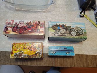 Assorted Avon collectable decanters