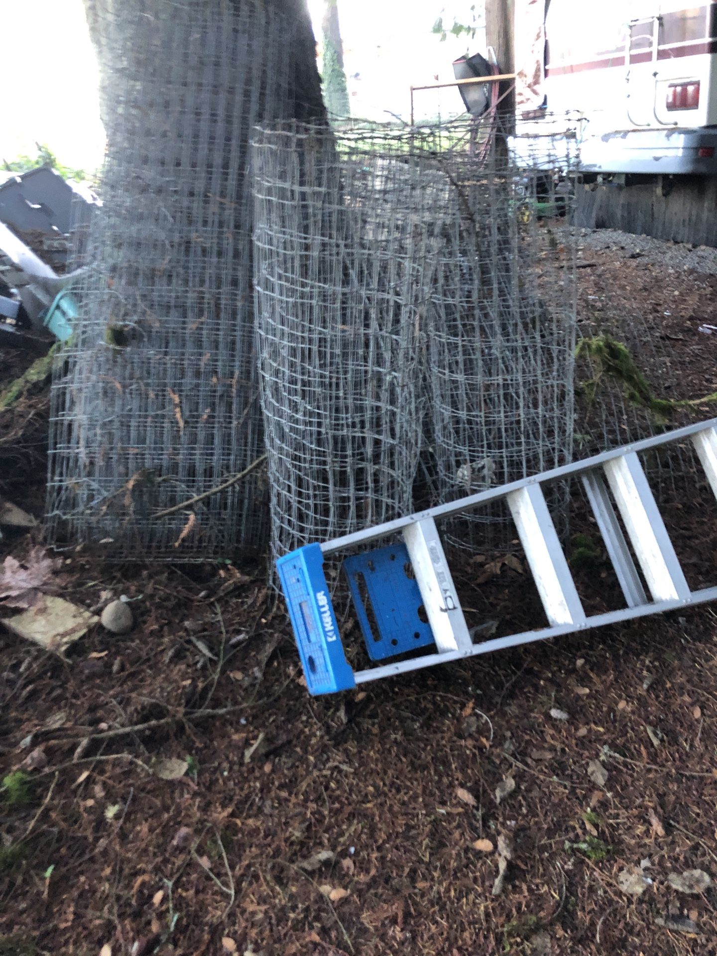 Wire Fencing Ther Is Quite A Bit Of Usable Fencing 40 Bucks Or Best Offer