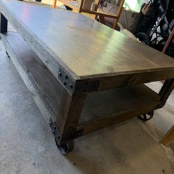 Living Spaces coffee table set