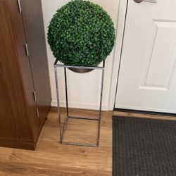 Topiary with Base