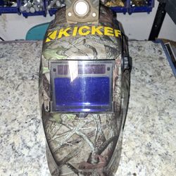 Auto darkening welding helmet