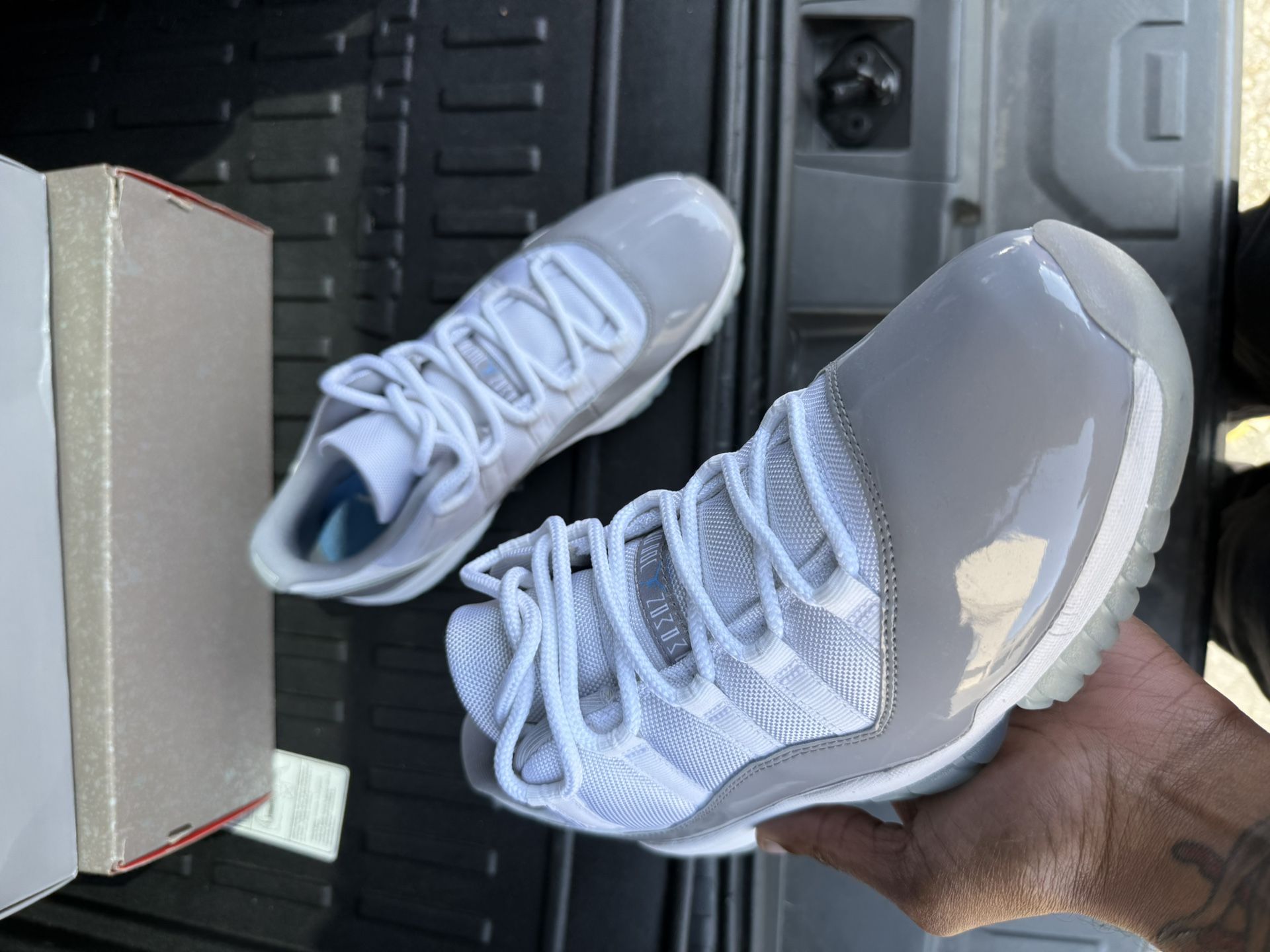 Jordan 11 Retro Low Cement Grey