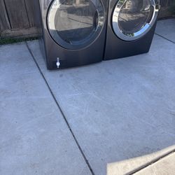 Pair in good working conditions