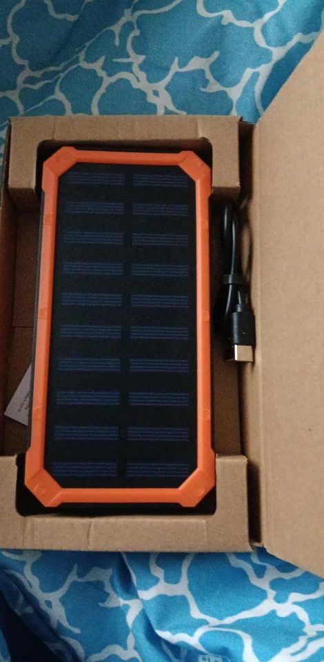 SOLAR POWER BANK WITH FLASHLIGHT 