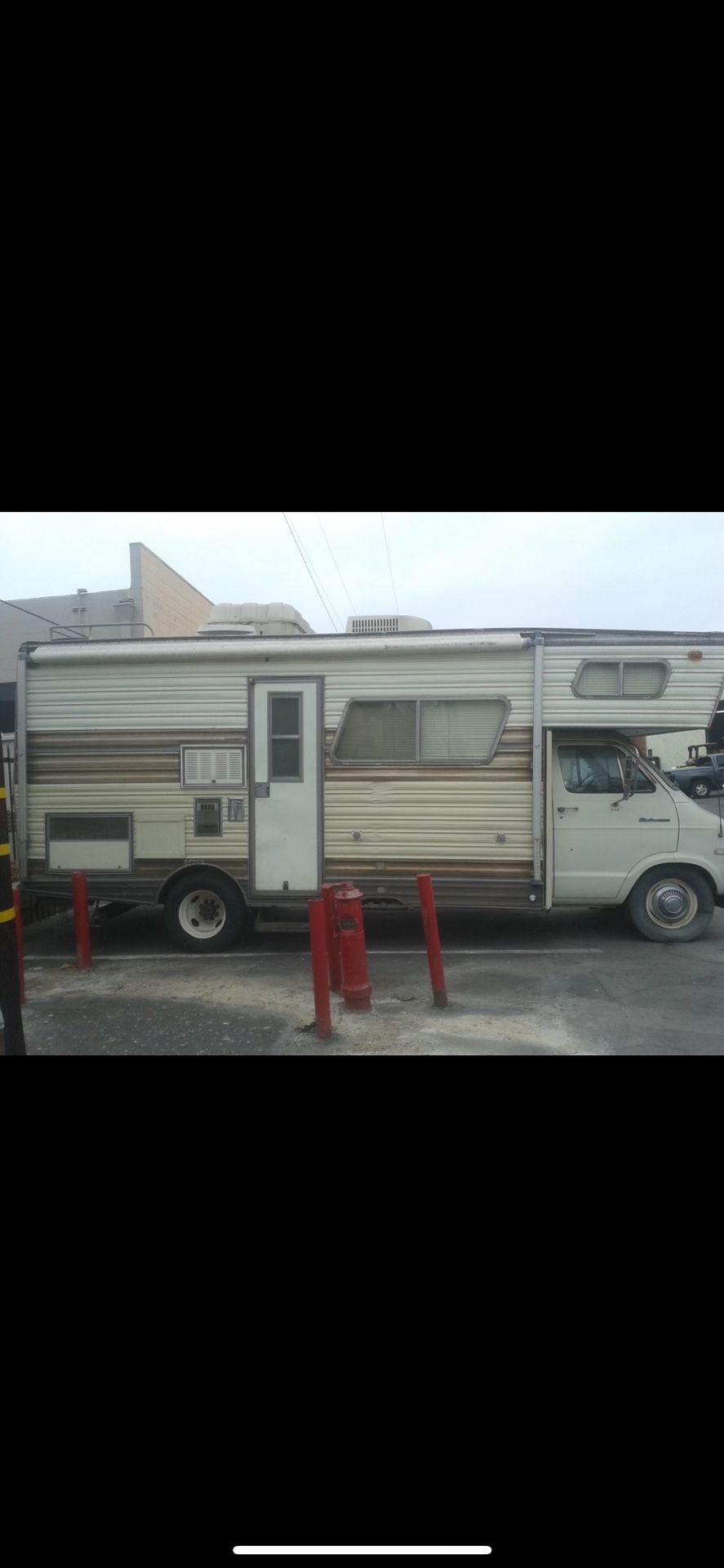 Clean title 1975 Monarch RV