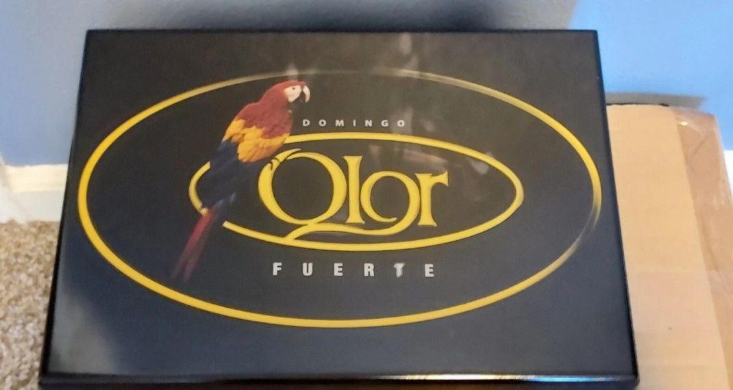 New, never used Domingo Olor Fuerte cigar humidor parrot with super cool fire/smoke design!