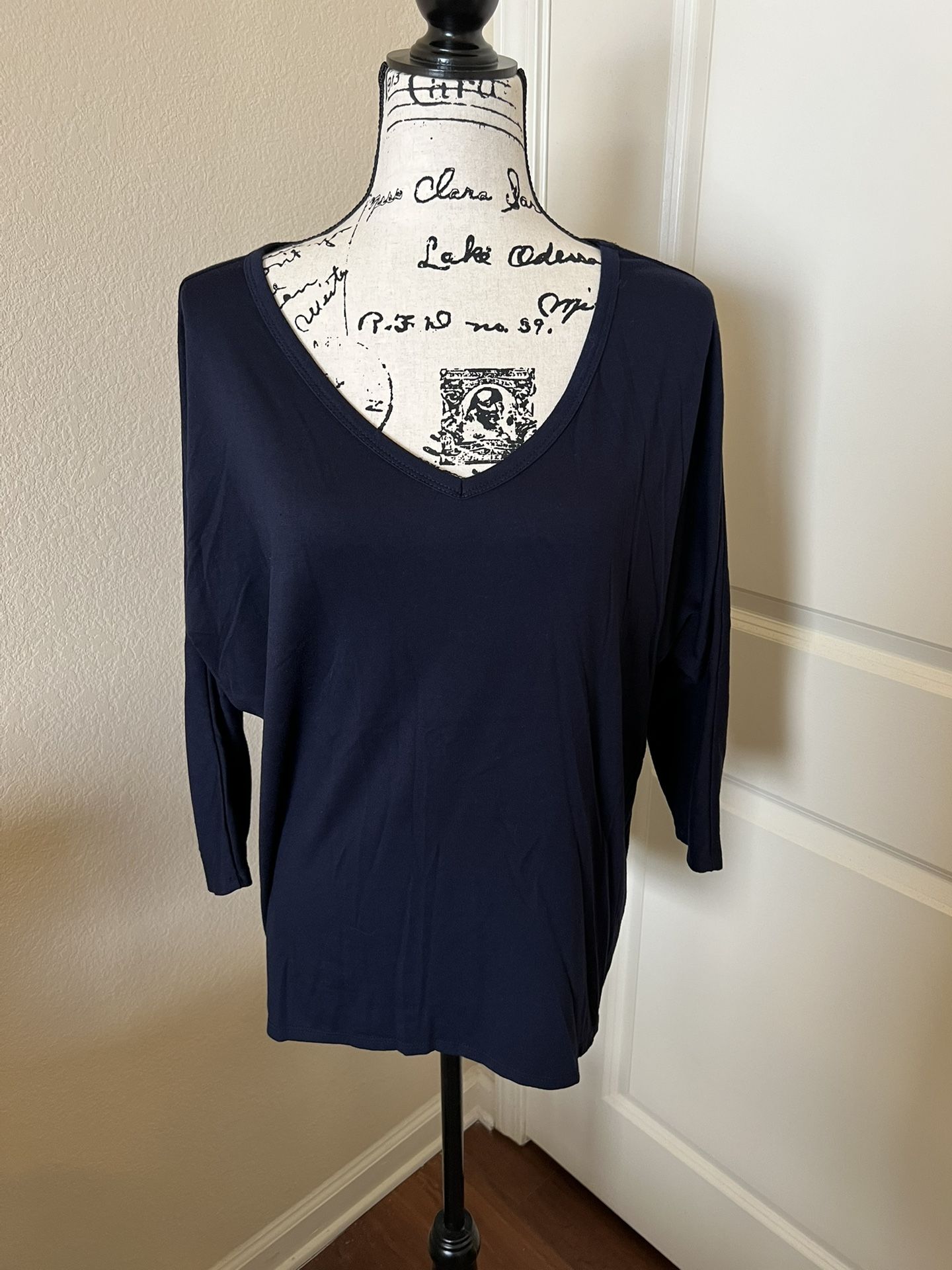 Charming Charlie V-Neck Women’s Top, Navy Blue, Large